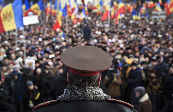 Генерал молдавской армии во время протестов в Кишинёве