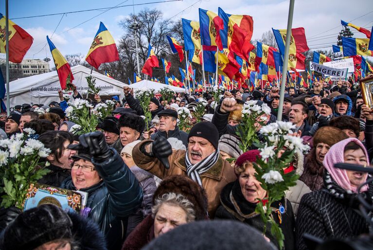 Участники акции протеста оппозиции в Кишиневе