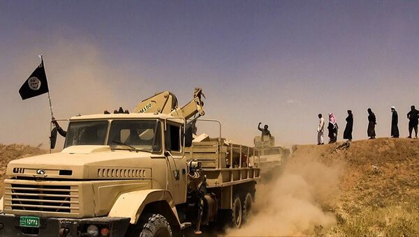 Боевики террористической группировки Исламское государство на границе Сирии. Архивное фото