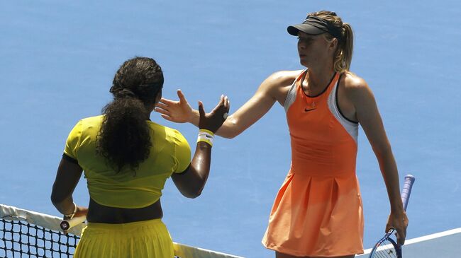 Мария Шарапова и Серена Уильямс после окончания матча четвертьфинала Australian Open 2016