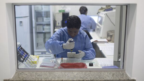 Лаборатория по определению вируса Зика в институте ФОК Рио-де-Жанейро