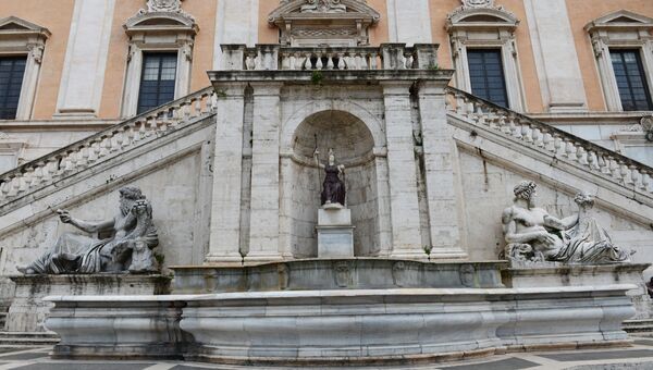Фасад Дворца Сенаторов на Капитолийской площади в Риме