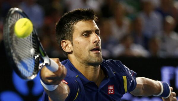 Новак Джокович в игре против Роджера Федерера на полуфинале Australian Open. Архивное фото