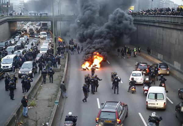 Акция протеста таксистов в Париже