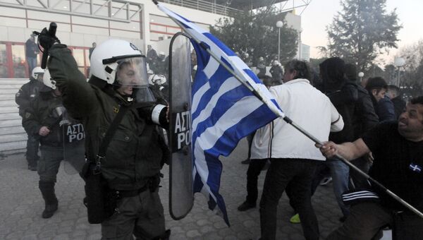 Стычка греческих фермеров с полицией