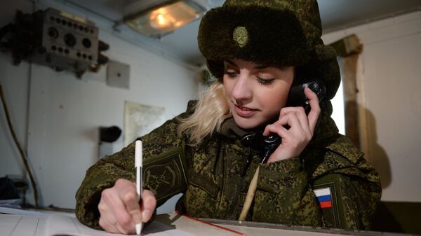 Радист-связист Новосибирского ракетного соединения на мобильном посту