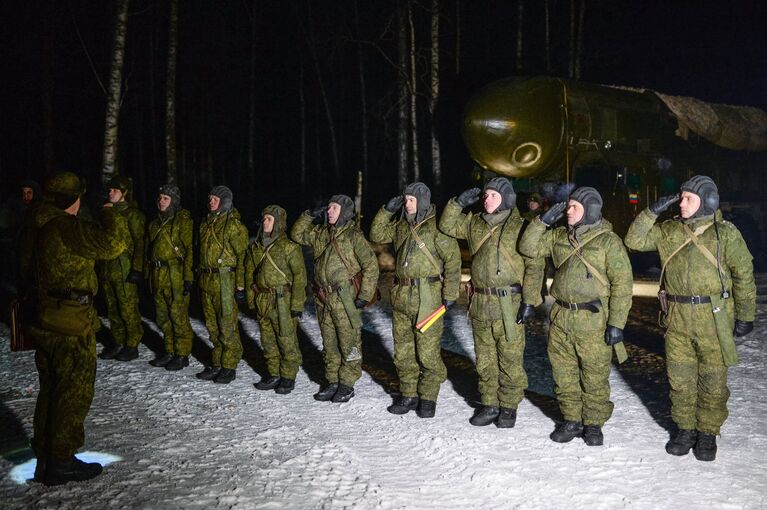 Военнослужащие Новосибирского ракетного соединения во время построения