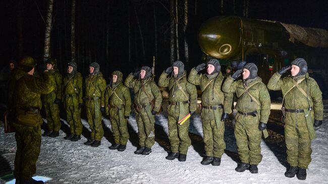 Военнослужащие Новосибирского ракетного соединения во время построения. Архивное фото