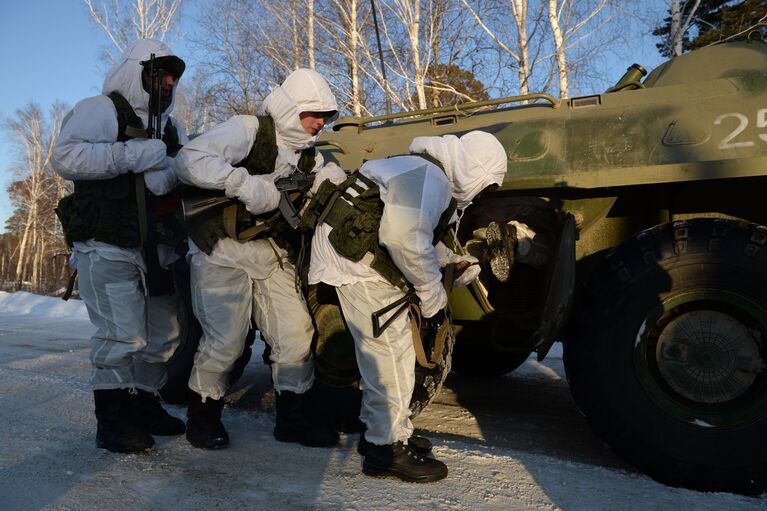 Военнослужащие противодиверсионной группы Новосибирского ракетного соединения