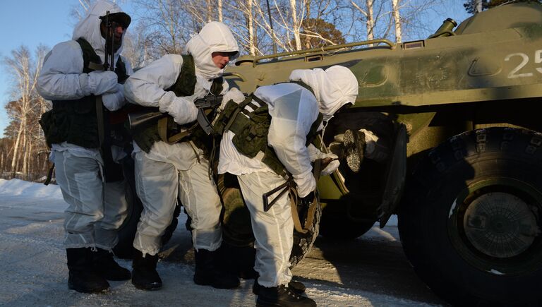 Военнослужащие противодиверсионной группы Новосибирского ракетного соединения