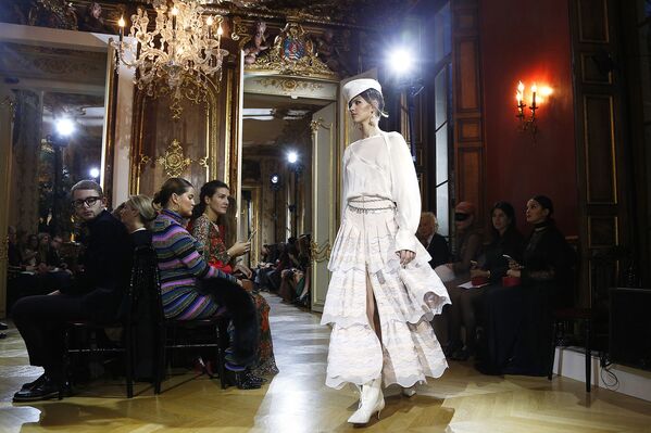 Показ коллекции Ульяны Сергеенко в рамках Недели высокой моды в Париже. Январь 2016