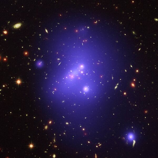 Основную массу скопления галактик IDCS 1426 составляет темная материя