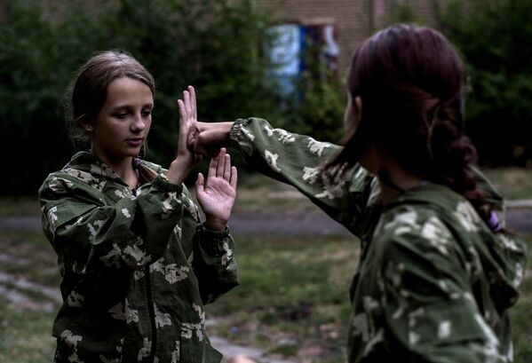 Военно-патриотический клуб для молодежи Доброволец в Луганске