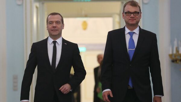Председатель правительства РФ Дмитрий Медведев и премьер-министр Финляндии Юха Сипиля перед совместной пресс-конференцией по итогам переговоров в Санкт-Петербурге