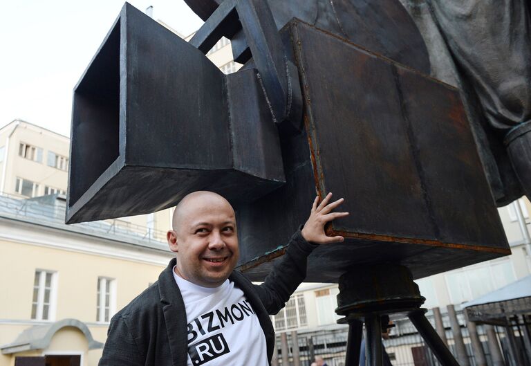 Режиссер Алексей Герман-младший у нового корпуса Московского музея современного искусства