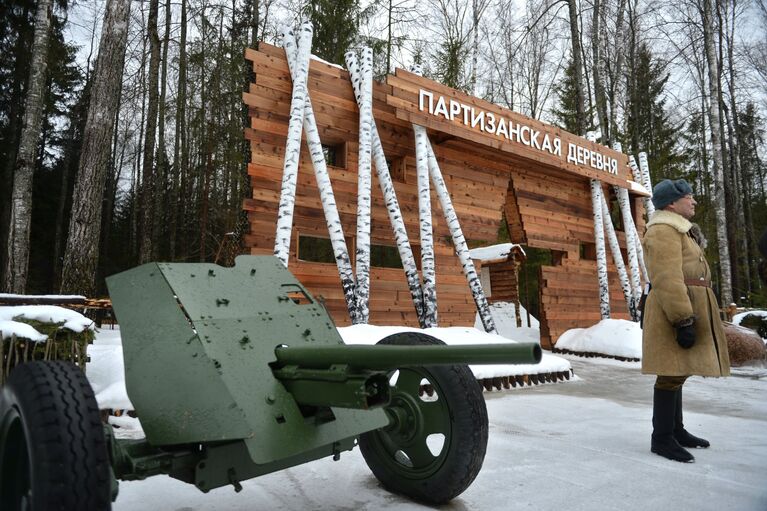 Во время презентации музейно-исторического комплекса Партизанская деревня, построенном в парке Патриот в Кубинке