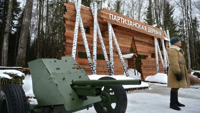 Во время презентации музейно-исторического комплекса Партизанская деревня, построенном в парке Патриот в Кубинке