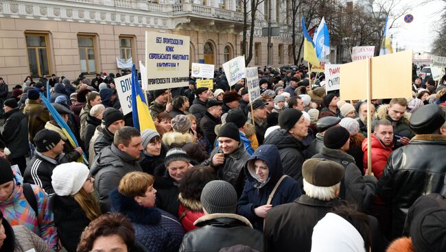 Митинг против уничтожения системы профессиональных училищ у здания Верховной рады в Киеве