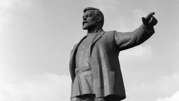 Памятник советскому государственному деятелю Григорию Петровскому в Днепропетровске. Архивное фото