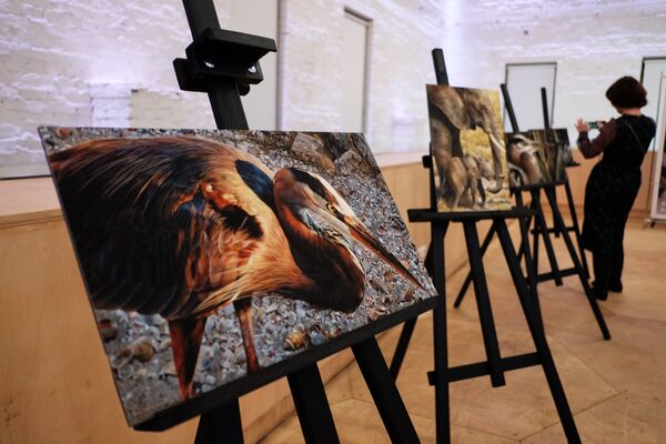 Картины художника Карла Брендерса на выставке Дикая перспектива в Москве