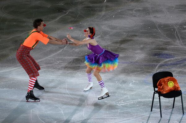 Екатерина Боброва и Дмитрий Соловьев (Россия) участвуют в показательных выступлениях чемпионата Европы по фигурному катанию в Братиславе