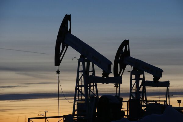 Добыча нефти на станции компании ЛУКОЙЛ Добыча нефти на станции компании ЛУКОЙЛ