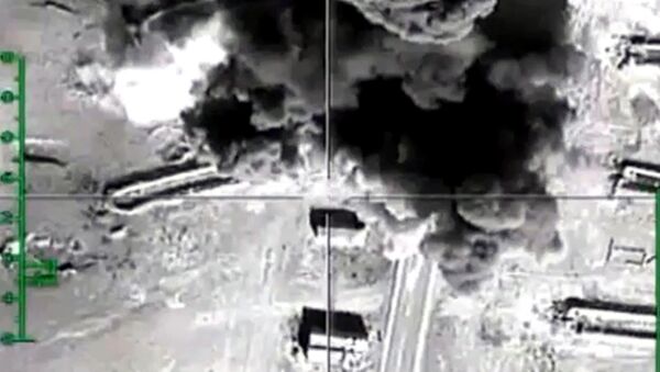 Уничтожение российской авиацией открытых нефтехранилищ ИГ (Исламское государство) в провинции Хама