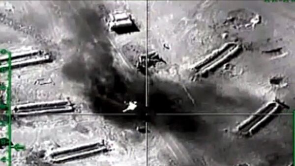 Уничтожение российской авиацией открытых нефтехранилищ ИГ (Исламское государство) в провинции Хама. Архивное фото