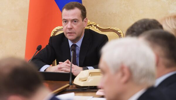 Председатель правительства РФ Дмитрий Медведев проводит совещание о мерах по обеспечению сбалансированности федерального бюджета на 2016 год. Архивное фото