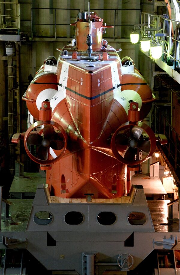 Спасательный глубоководный аппарат АС-40 Бестер-1 доставлен на борт судна Алагез и включен в состав 79-го аварийно-спасательного отряда Тихоокеанского флота