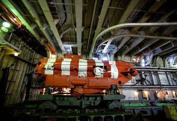 Спасательный глубоководный аппарат АС-40 Бестер-1 доставлен на борт судна Алагез и включен в состав 79-го аварийно-спасательного отряда Тихоокеанского флота