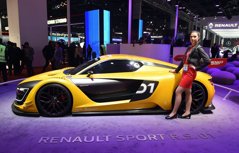 Автомобиль Renault Sport R.S. 01 на автошоу в Большой Нойде, Индия