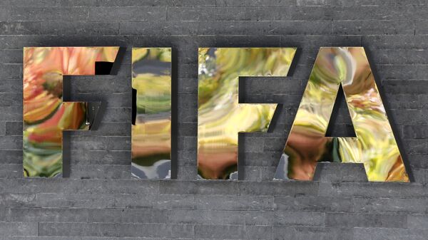 Вывеска ФИФА при входе в штаб-квартиру в Цюрихе. Архивное фото