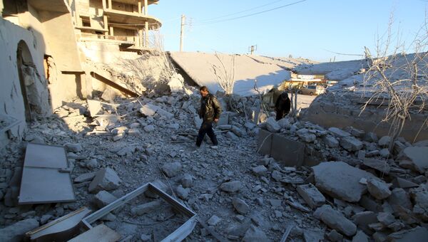 Последствия авиаудара сирийской армии по городу Анадан 3 февраля 2016