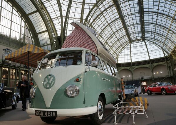 Выставка ретро автомобилей (Retromobile) в Париже. Февраль 2016