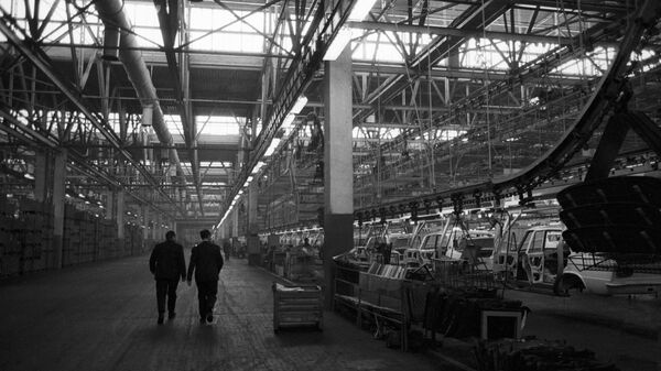АвтоВАЗ - Волжский автомобильный завод (ВАЗ) в городе Тольятти. Архивное фото