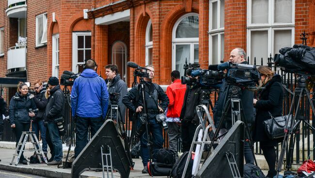 Пресса ждет появления Джулиана Ассанжа у посольства Эквадора в Лондоне