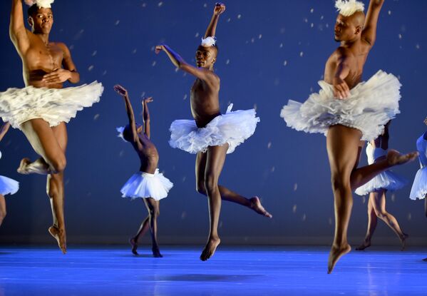 Генеральная репетиция балета Лебединое озеро режиссера Dada Masilo в театре Джойс, Нью-Йорк