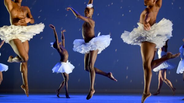 Генеральная репетиция балета Лебединое озеро режиссера Dada Masilo в театре Джойс, Нью-Йорк