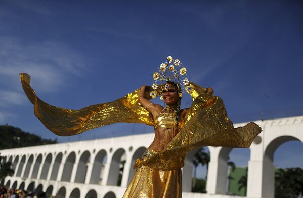 Часть карнавала Cordao do Boitata в окрестностях Рио-де-Жанейро