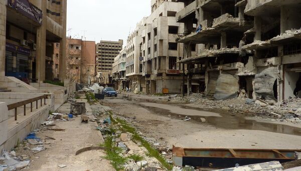 Разрушенные в результате боевых действий здания в городе Хомс