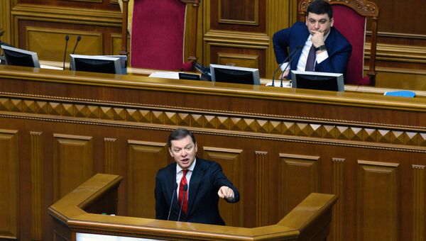 Лидер Радикальной партии Олег Ляшко (на первом плане) и председатель Верховной Рады Украины Владимир Гройсман