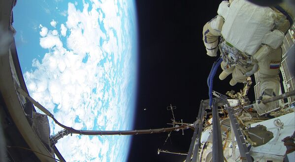 Выход в открытый космос российских космонавтов