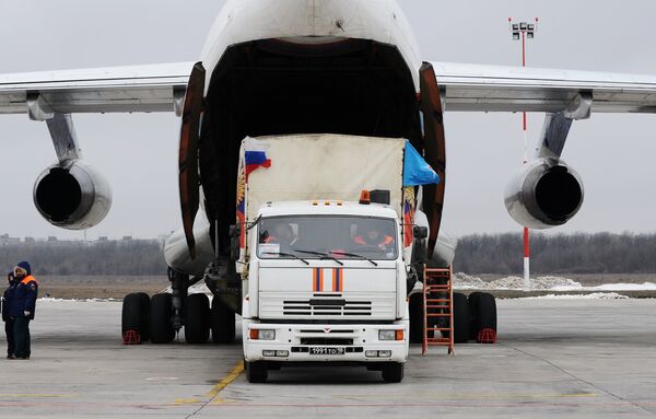 Авиация МЧС доставила из Подмосковья в аэропорт Ростова-на-Дону гуманитарную помощь, где идет формирование 14-й гуманитарной автомобильной колонны для жителей Донецкой и Луганской областей