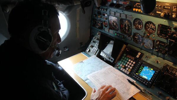 Самолет МЧС на авиаразведке в Охотском море