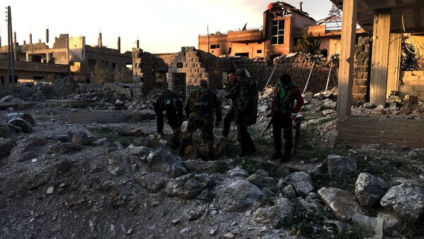 Военнослужащие Сирийской арабской армии на территории освобождённого населённого пункта Осман в провинции Дераа. Архивное фото