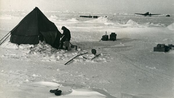 Лагерь воздушной экспедиции под руководством профессора Гаккеля Я.Я. 1948