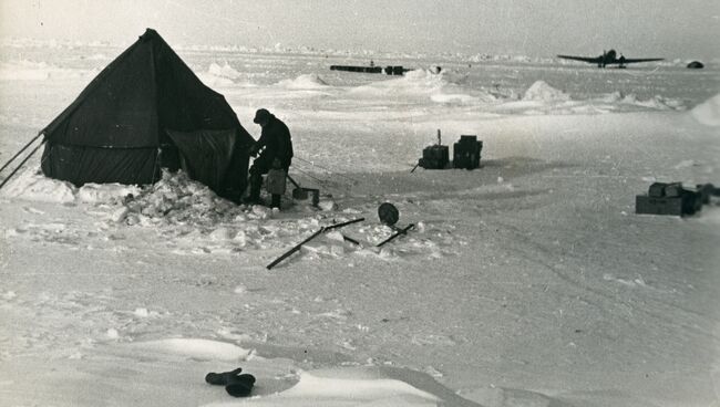 Лагерь воздушной экспедиции под руководством профессора Гаккеля Я.Я. 1948