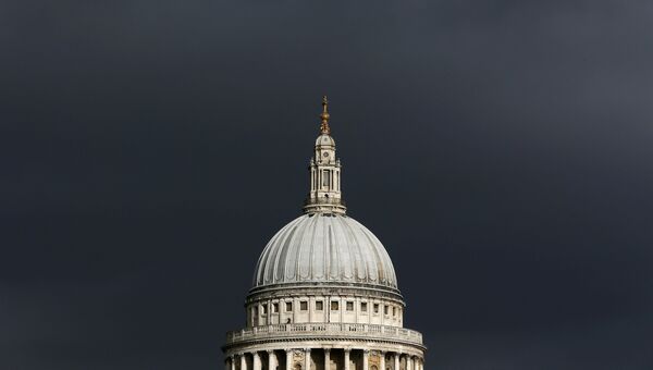 Тучи над Собором Святого Павла в Лондоне, Великобритания. Архивное фото