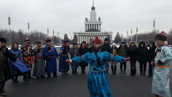 Флешмоб московских буддистов на ВДНХ в честь наступления Нового года по лунному календарю